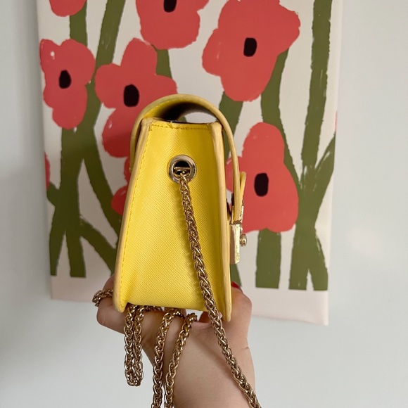 [SOLD] Mini Yellow Crossbody Purse 👛 - Picture 3 of 8